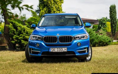 Oklejanie Karoserii Samochodu BMW X5 F15 Folią Niebieski Metalik