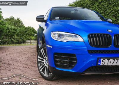 Zmiana Koloru Auta BMW X6 na Satynowy Niebieski
