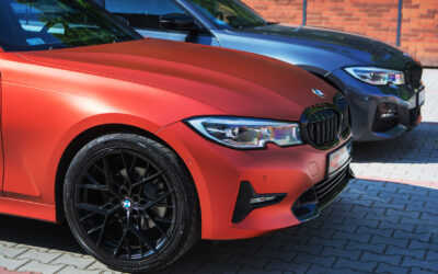 Oryginalne Oklejenie BMW G20 3 Sedan Folią Hexis Red Alu Satin